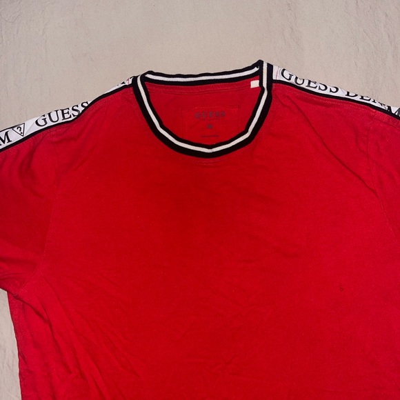Men's Guess Red T-shirt - Picture 4 of 5